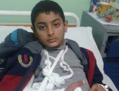 صور.. ولى أمر يتهم مدير مدرسة بالغربية بالإهمال بعد سقوط نجله من الطابق الثانى