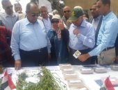 صور.. وزير الزراعة يفتتح موسم زراعة القطن بمحطة بحوث سخا