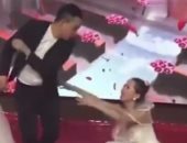 جبروت امرأة.. فتاة تذهب لفرح الإكس مرتدية فستان زفاف.. فيديو