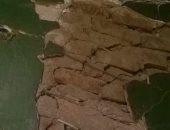 "البيت هيقع".. شكوى 5 أسر فى عطفة على عبد الله بجوار سور مجرى العيون