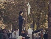 السجن سنة لفتاة فى إيران بسبب خلعها الحجاب بميدان عام