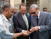 محافظ قنا يشهد بدء موسم توريد القمح المزروعة على مساحة  108 ألف فدان