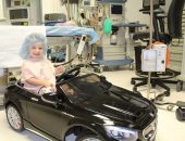 مستشفى يخصص سيارات "لعبة" للأطفال للذهاب لغرفة العمليات.. فيديو