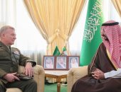 وزير الحرس الوطنى بالسعودية يستعرض العلاقات مع قائد القيادة المركزية الأمريكى