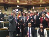 توزيع أعلام مصر بقاعة الجلسة العامة قبل التصويت النهائى على تعديلات الدستور