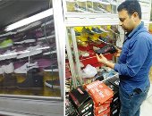 صور.. مشروع العمر يتحقق لـ"تامر" برعاية جهاز تنمية المشروعات فى المنوفية.. حصل على قرض 20 ألف جنيه لتطوير محل أحذية.. ويؤكد: نجحت فى شراء مخزن للبضاعة وتوفير فرص عمل.. وأسعى للحصول على قروض أخرى لتوسيع نشاطى