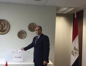 صور .. السفير المصرى فى كندا يدلى بصوته على استفتاء التعديلات 