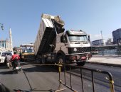 صور.. أهالى دمياط يشكون من الازدحام بسبب رصف طريق الكورنيش نهارا