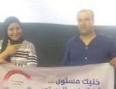 سامح وزوجته سها يشاركان "صحافة المواطن" صورهما فى الاستفتاء من الكويت