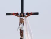 صور.. فلبينيون يحاكون صلب المسيح فى يوم الجمعة العظيمة