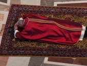 صور.. البابا فرانسيس يقود قداس الجمعة العظيمة تحت عنوان "فقراء العالم"