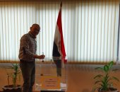 صور.. المصريون فى تايلاند يصوتون على الدستور داخل السفارة فى بانكوك