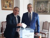 صور.. نائب رئيس جالية مصر فى رومانيا خلال التصويت على تعديلات الدستور