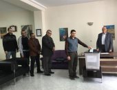 رغم سوء الطقس.. المصريون فى إيران يتوافدون للتصويت على تعديلات الدستور.. صور