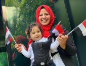 صور.. الطفل "سليم" أصغر مصرى مغترب فى ميلانو يشارك بالتصويت بالاستفتاء