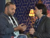 صورة جديدة لـ هانى سلامة ومخرج مسلسله "قمر هادى"
