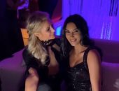 كيم كارداشيان مع باريس هيلتون فى عيد ميلاد أختها كورتني الـ 40