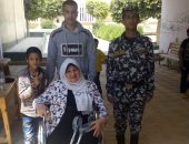 صور.. الأم المثالية تقول نعم للتعديلات الدستورية فى مدينة 15 مايو  