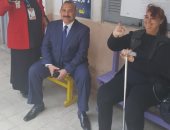 صور.. حى مصر الجديدة يوفر سيارة خاصة لنقل سيدة معاقة بناء على طلبها