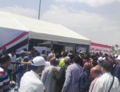 صور.. استمرار توافد المئات من العاملين والمسافرين بلجنة مطار القاهرة 