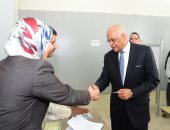 صور.. رئيس البرلمان داعيا المواطنين للمشاركة بالاستفتاء: كلما تقدمتم زاد التشكيك