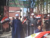 فيديو وصور.. وفد علماء أزهر أسيوط يشاركون فى الاستفتاء على الدستور