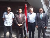 عبد الحكيم عبد الناصر يدلى بصوته فى الاستفتاء على التعديلات الدستورية بدبى 