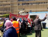 صور.. إقبال كثيف بلجنة الوافدين بماسبيرو.. وعاملات: نازلين عشان بكرة أحسن