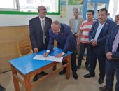 صور.. محافظ البحر الأحمر يدلى بصوته فى الاستفتاء على التعديلات الدستورية