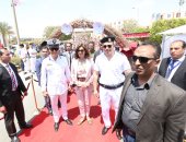 وزيرة الهجرة بعد الإدلاء بصوتها فى الاستفتاء: واجب وطنى.. صور