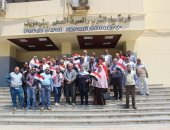 صور.. مسيرة للعاملين بمياه بنى سويف لحث المواطنين المشاركة بالاستفتاء 