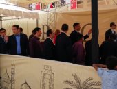 "عصام حمدى" يلتقط صور لفرحة المواطنين أمام لجان التجمع والقاهرة الجديد 