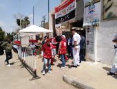 صور.. مجموعات من الهلال الأحمر تطوف لجان التعديلات الدستورية بالمعادى