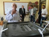 صور.. رئيس لجنة 32 بالوراق: سهولة معرفة المواطنين للجانهم لانتشار المتطوعين أمام المدارس