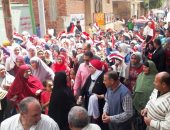 متصدقش اللي بيقولوا.. مشاركتك مش هتفرق والدستور هيعدي هيعدي (فيديو)