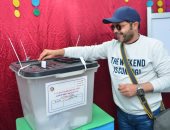 فيديو وصور.. محمد هنيدى يدلى بصوته فى الاستفتاء على تعديل الدستور بالعجوزة