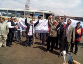 صور.. عمال هيئة النقل العام بالقاهرة يشاركون فى استفتاء الدستور