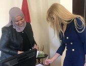 بكل لغات العالم.. 40 صورة تلخص تصويت المصريين بالخارج فى استفتاء الدستور