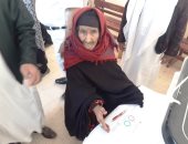 أكبر معمرة بمطروح 125 سنة تدلى بصوتها فى مدينة السلوم: من أجل مستقبل أحفادى