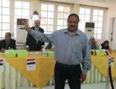 عصام يشارك بصورته من الكويت ويؤكد: نعم للتعديلات الدستورية وتحيا مصر