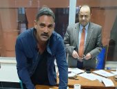 النجم أمير كرارة يدلى بصوته فى الاستفتاء بلجنة ميناء الإسكندرية.. صور