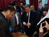 صور.. وزير قطاع الأعمال العام يدلى بصوته فى الاستفتاء على التعديلات الدستورية