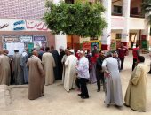 صور.. احتشاد المواطنين بمدرسة الجلاتمة بمنشأة القناطر للتصويت على التعديلات الدستورية