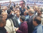 عمال غزل كفر الدوار يفرحون أمام لجانهم بالعرس الديمقراطى