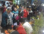 أهالي إمبابة يواصلون التوافد على اللجان قبل انتهاء اليوم الأول للاستفتاء   