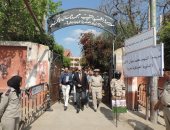 صور.. مدير أمن القليوبية يتفقد لجان الاستفتاء ويؤكد على مساعدة كبار السن 