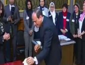 السيسي يغادر لجنة الاستفتاء على الدستور بمصر الجديدة عقب الإدلاء بصوته