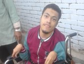 أنا بحب مصر.. شاب من ذوى الاحتياجات الخاصة يدلى بصوته بالاستفتاء بإمبابة