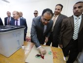 فيديو.. رئيس الوزراء عقب الإدلاء بصوته: الاستفتاء رسالة إلى العالم باستقرار مصر