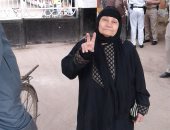 مسنة بالمنوفية: "قولت نعم للدستور علشان بحب السيسى اللى حمى مصر "